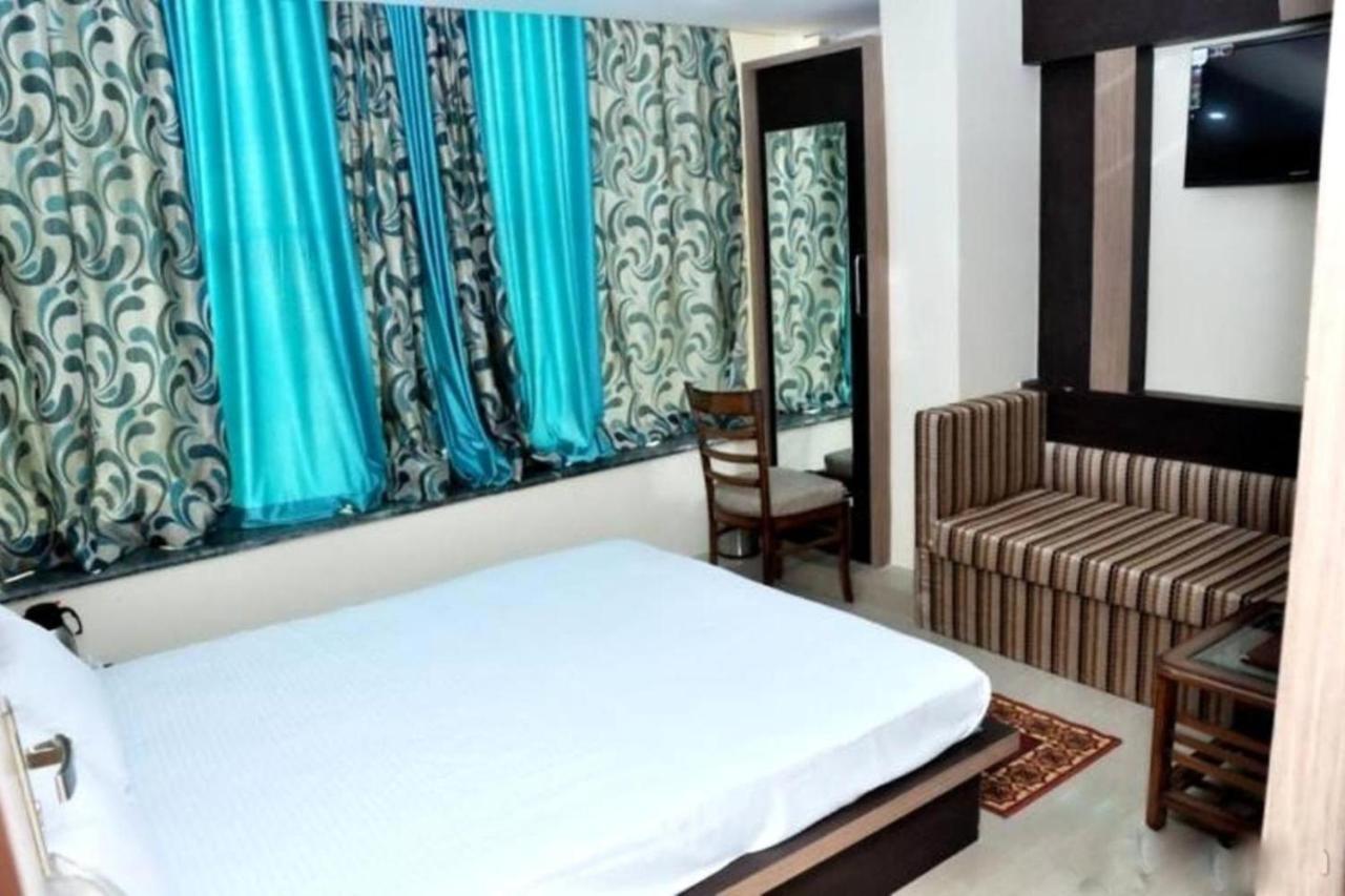 Hotel Radiance Гвалиор Екстериор снимка