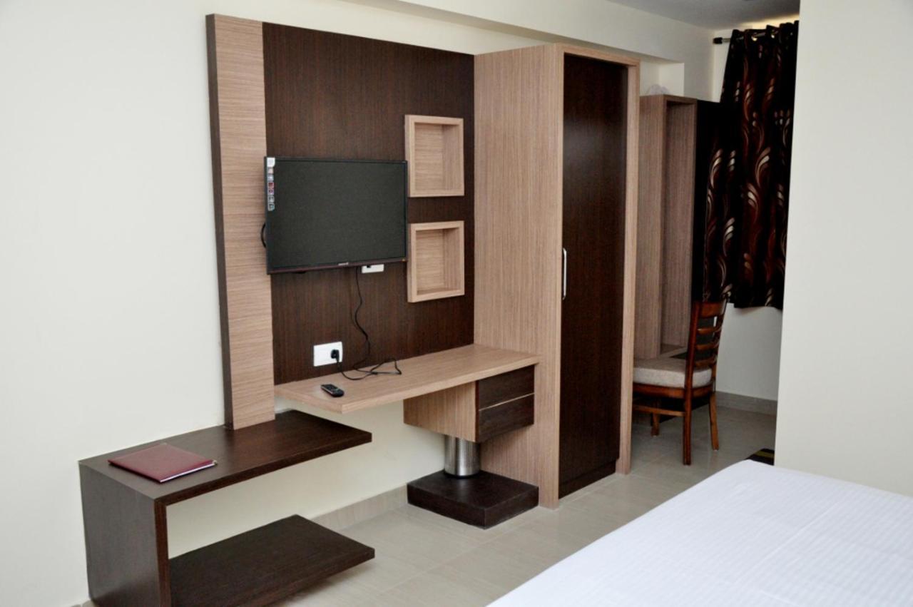 Hotel Radiance Гвалиор Екстериор снимка
