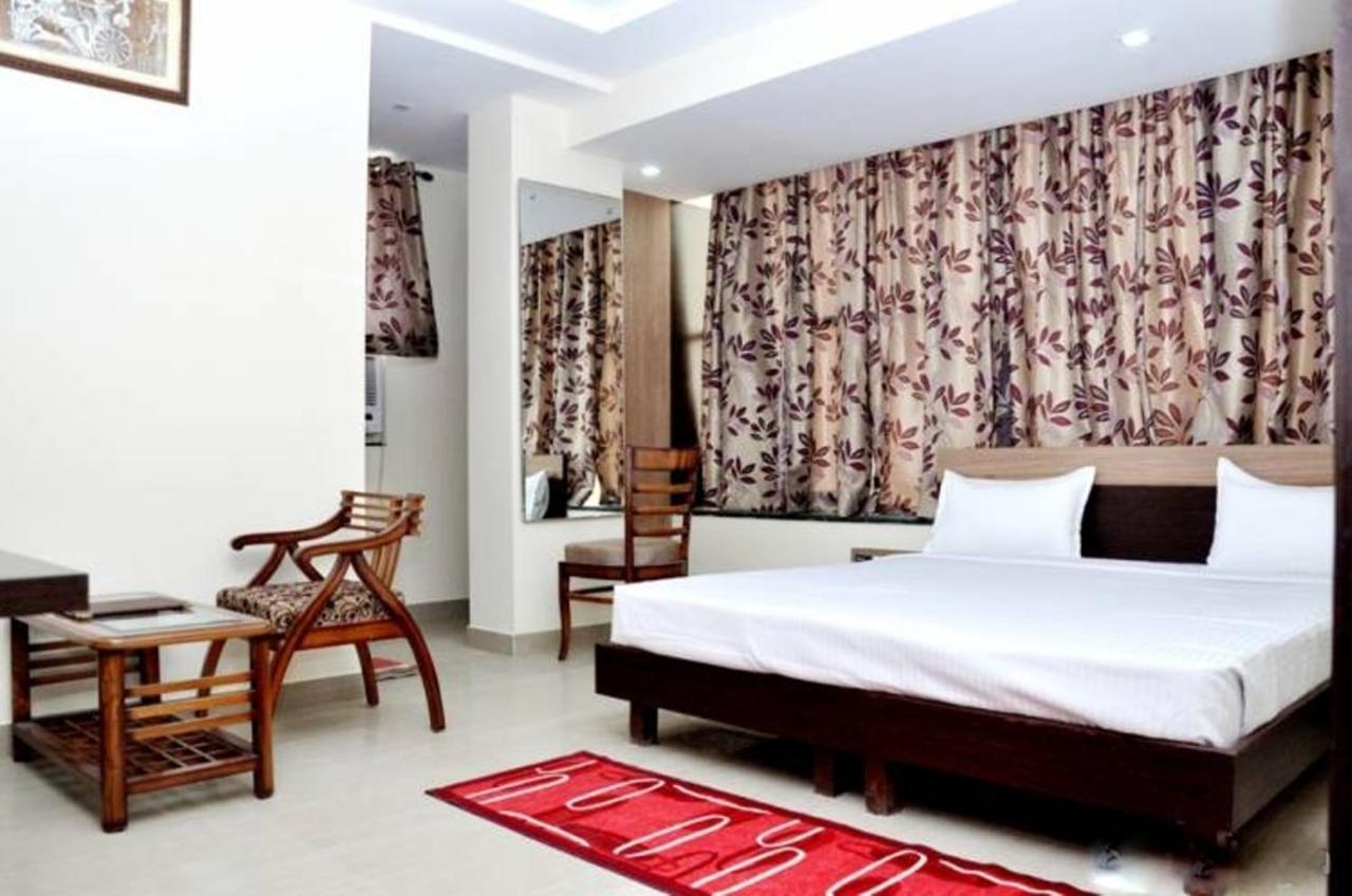 Hotel Radiance Гвалиор Екстериор снимка